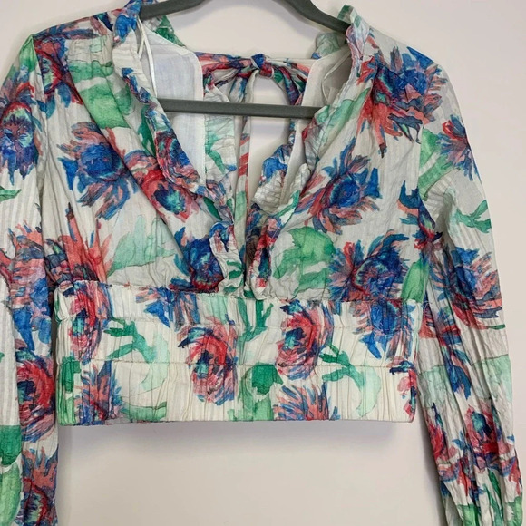 By Anthropologie Floral Plunging Neckline Long  Sleeve Crop Top Size XS - Picture 3 of 12